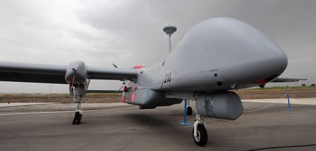 Eine »Heron TP«-Kampfdrohne auf dem israelischen Luftwaffenstütz...