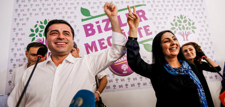 Wichtiger Erfolg: Bei den Wahlen am 7. Juni 2015 feierten Demirt...