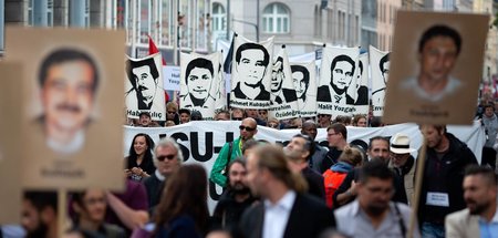 Gegen Schlussstrich bei der Aufklärung: Demonstration nach der U...