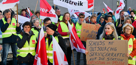 Demonstration der Brandenburger Asklepios-Beschäftigten vor dem ...