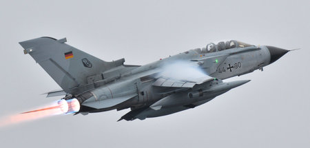 Abgasstrahl mit jeder Menge CO2: »Tornado«-Jet der Bundeswehr