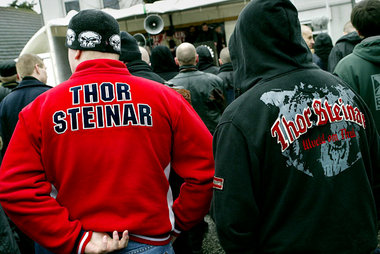 Wer’s schick findet ... – Uwe Meusels Neonaziklamotten aus König... Wer’s schick findet ... – Uwe Meusels Neonaziklamotten aus König...