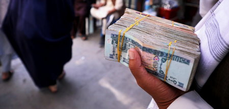 Einzig legales Zahlungsmittel ist fortan der Afghani (Kabul, 4.9...