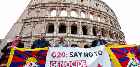 Mitglieder von IPAC fordern während des G20-Gipfels in Rom den B...