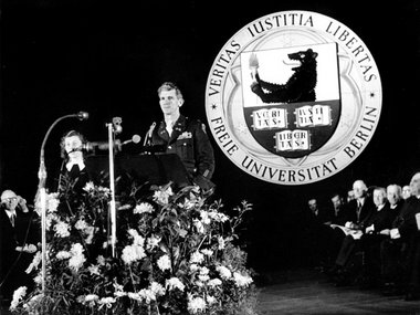 Oberst Frank L. Howley, Kommandant des US-Sektors von Berlin, be... Oberst Frank L. Howley, Kommandant des US-Sektors von Berlin, be...