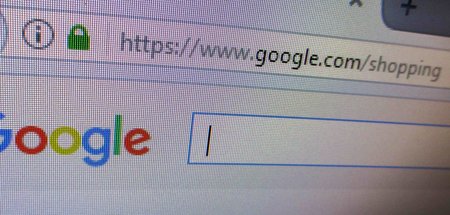 Zugunsten von Google-Produkten manipuliert: Suchmaske des Online... Zugunsten von Google-Produkten manipuliert: Suchmaske des Online...