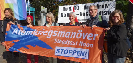 Demonstration gegen das Atomkriegsmanöver »Steadfast Noon« im no...
