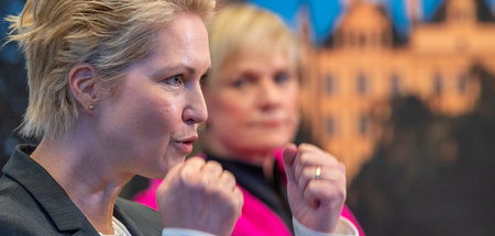 Seite an Seite: Ministerpräsidentin Manuela Schwesig (SPD, vorn)...