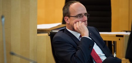 Soll der Linke-Fraktion im Hessischen Landtag Antworten liefern:...