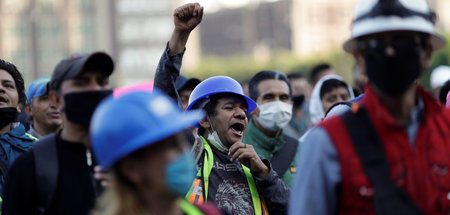 Bauarbeiter protestieren vor dem Nationalpalast gegen den Verlus...