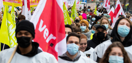 Wann denn sonst? Beschäftigte der Kölner Uniklinik am Dienstag