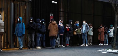 Essensausgabe für Studenten in Paris (11.2.2021) Essensausgabe für Studenten in Paris (11.2.2021)