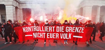 Rechte bei der Demo gegen die Coronamaßnahmen in Wien am Sonnabe... Rechte bei der Demo gegen die Coronamaßnahmen in Wien am Sonnabe...