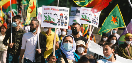 Solidaritätsdemonstration mit dem kurdischen Freiheitskampf (Düs...