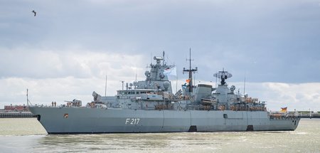 Die Fregatte »Bayern« sticht von Wilhelmshaven aus in See (2.8.2...