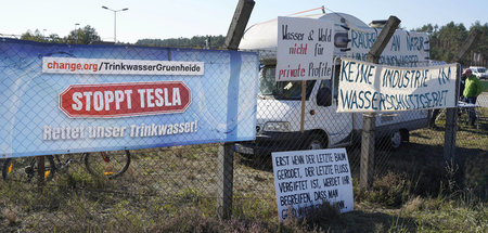 Protest gegen Teslas »Gigafactory« am Tag der offenen Tür (Grünh...