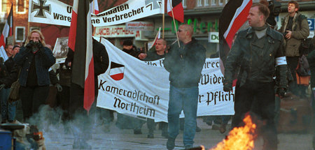Gegen die erste Wanderausstellung marschierten vielerorts Hunder...