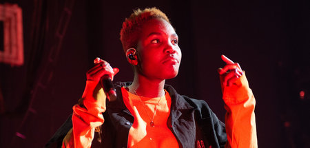 Da wackelt das Dach: Arlo Parks hat live den Extrawumms