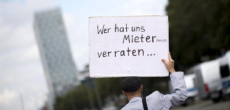 Teilnehmer einer Demo gegen »Mietenwahnsinn« und Gentrifizierung...