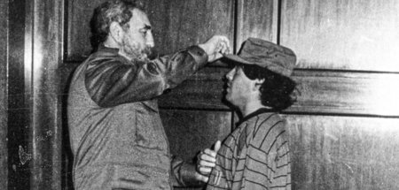2006-09ADP_3_CUBA-CASTRO.JPG
