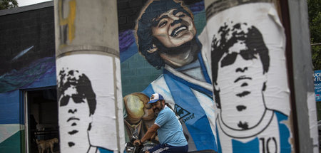 »Er lebt im Herzen jedes Fans« – Straßenszene in Buenos Aires (2