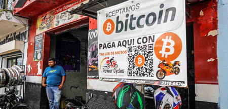 Bitcoins werden akzeptiert: Reparaturwerkstatt in Aguilares, El ...