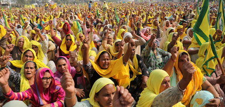 Auch in Pakora Chowk bei Delhi versammelten sich am Freitag Taus...