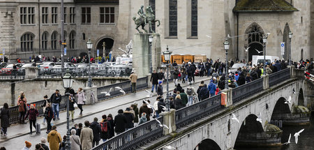 Schlange stehen für die Abstimmung: Die Beteiligung am 28. Novem...