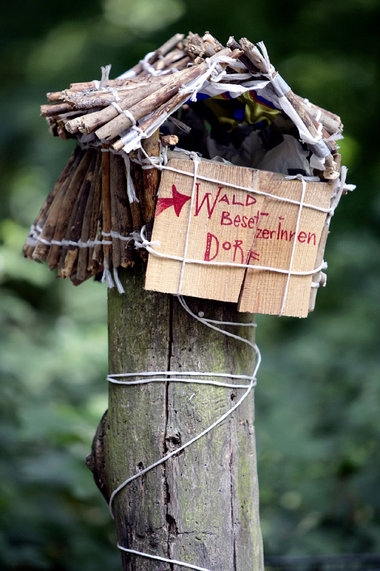 Briefkasten der Waldbesetzer Briefkasten der Waldbesetzer