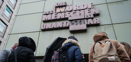 Am Besuchereingang des Frankfurter Oberlandesgerichts am Diensta...