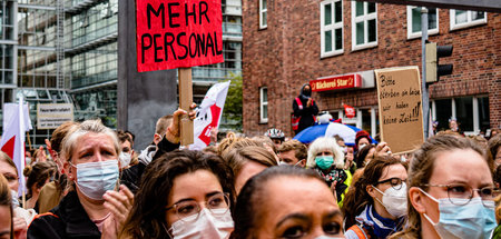 Bewegung für bessere Arbeitsverhältnisse: Beschäftigte in den Kr...
