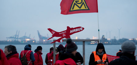 Airbus-Beschäftigte in Hamburg demonstrieren im Rahmen der Tarif...