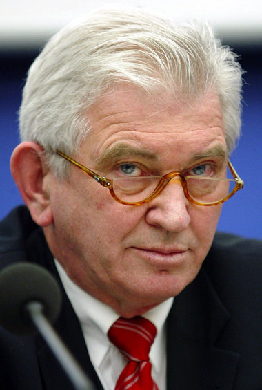 »Im freien Fall«, sagen seine Mitarbeiter: BND-Präsident Ernst U... »Im freien Fall«, sagen seine Mitarbeiter: BND-Präsident Ernst U...