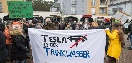 Demonstration gegen die geplante Ansiedlung von Tesla in Grünhei...