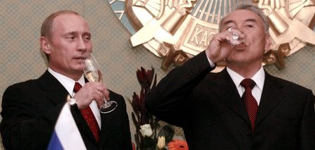 Schwankt da wer? Der russische Präsident Wladimir Putin und sein...