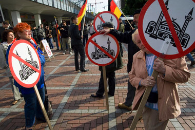 Rechtsnationalistische Kleinbürgerinitiative sorgt sich um das A... Rechtsnationalistische Kleinbürgerinitiative sorgt sich um das A...