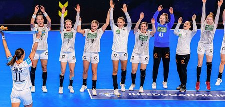 Wie groß ist die Welle? – Sooo groß! Die DHB-Damen feiern ihre F...