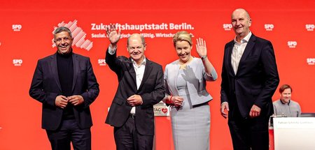 SPD-Prominenz im Grinsemodus: Raed Saleh (v.l.n.r.), Olaf Scholz...