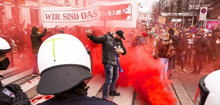 Am Protest gegen Coronaschutzmaßnahmen in Wien beteiligten sich ...