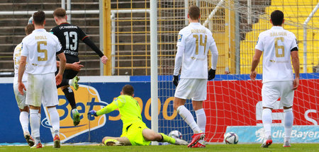 Connor Krempicki erzielt das 1:0 des 1. FC Magdeburg gegen 1860 ...