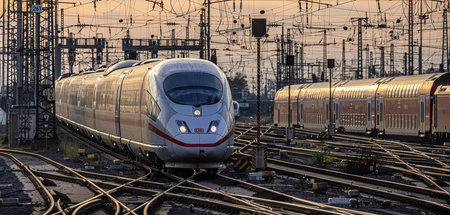Geschwindigkeit statt Effizienz: Die Deutsche Bahn setzt alles a... Geschwindigkeit statt Effizienz: Die Deutsche Bahn setzt alles a...