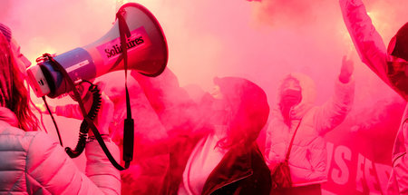 Junge Antifaschisten protestieren am Sonnabend in Paris gegen de...
