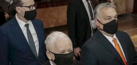 Schulter an Schulter: PiS-Parteichef Jaroslaw Kaczynski, Ungarns...