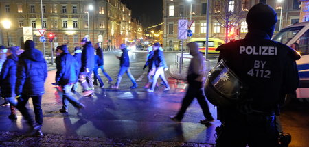 Bayerische Polizei unterstützt sächsische Behörden gegen Aufmärs...