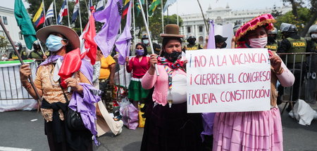 »Nein zur Amtsenthebung! Schließt den Kongress! Neue Verfassung!...