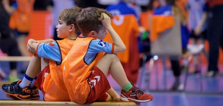 »Schließt Fußballstadien und Weihnachtsmärkte, aber lasst die Ki...