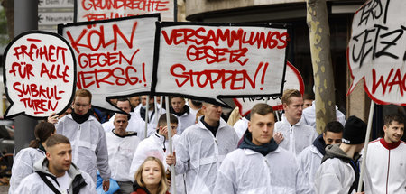 Bürgerrechtsaktivisten, Fußballfans und Gewerkschafter demonstri...