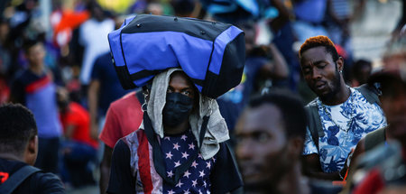 Haitianischer Flüchtender in einer Karawane Richtung USA im mexi...