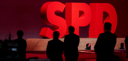 Die Parteispitze will mit aller Kraft das Mitregieren seit 2013 ... Die Parteispitze will mit aller Kraft das Mitregieren seit 2013 ...