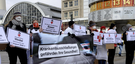 Demonstration auf dem Berliner Alexanderplatz gegen bundesweite ... Demonstration auf dem Berliner Alexanderplatz gegen bundesweite ...